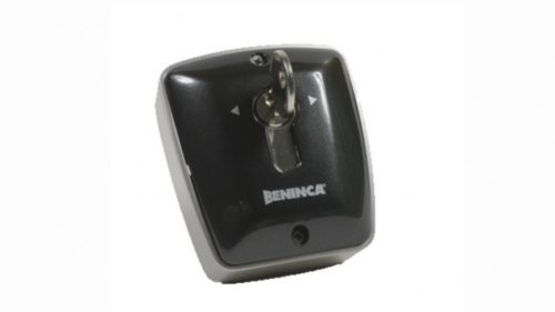BENINCA - kültéri kulcsos kapcsoló, 2 mikrokapcsolós, fém házban, Euro zárbetéttel (TOKEY.E)